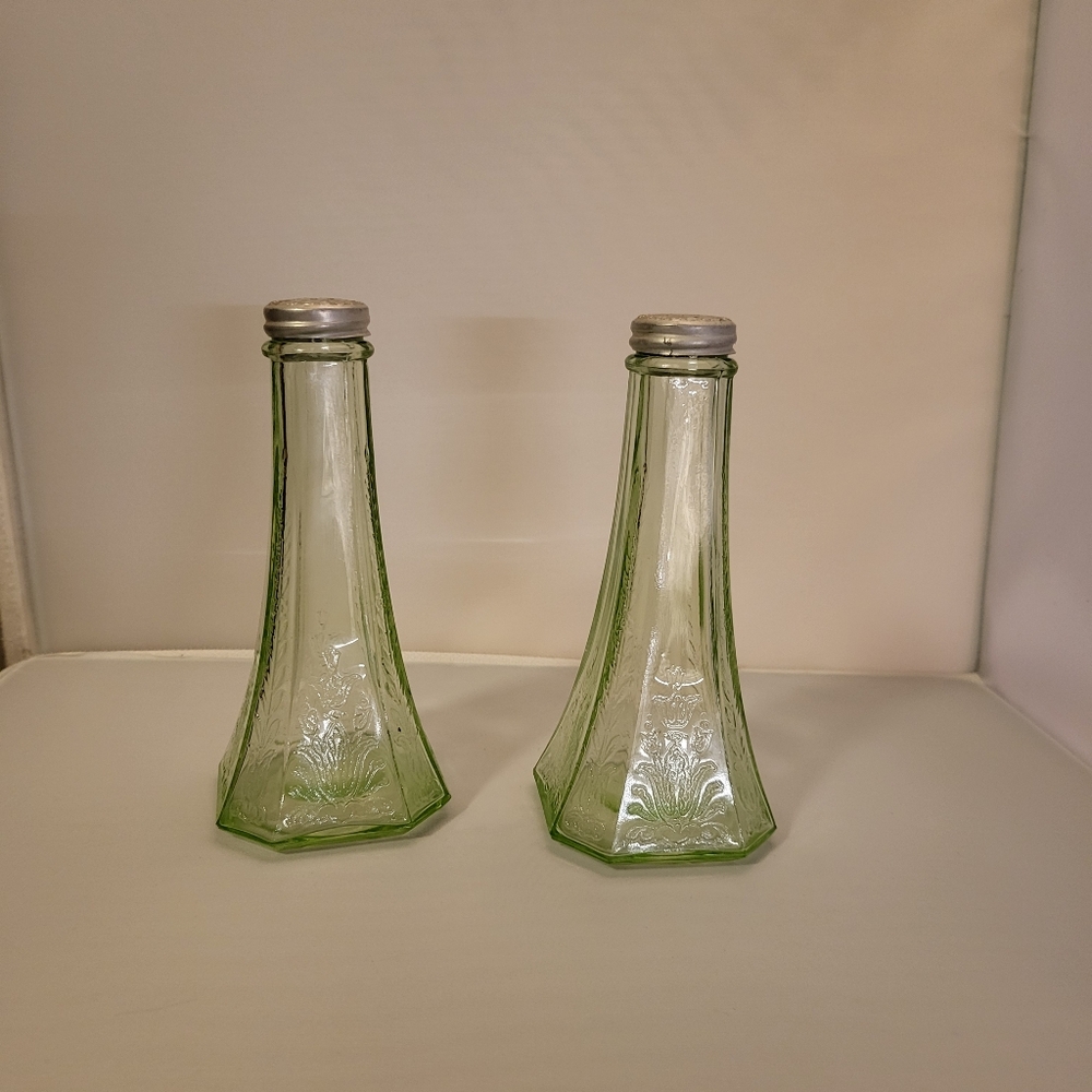 Uranium salt and pepper shakers, 6" tall